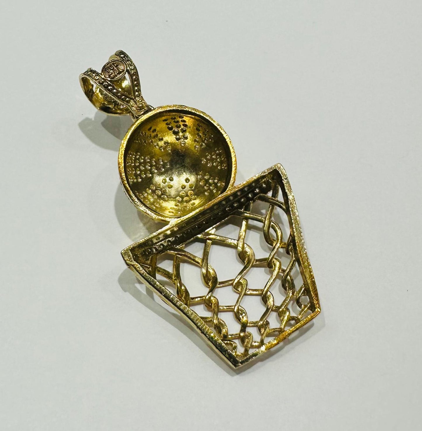 10K GOLD BASKETBALL AND HOOP PENDANT WITH WHITE SAPPHIRE-  WEIGHT: 10.0gm