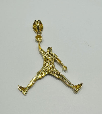 10K GOLD BASKETBALL PLAYER WITH WHITE SAPPHIRE-  WEIGHT: 5.3gm