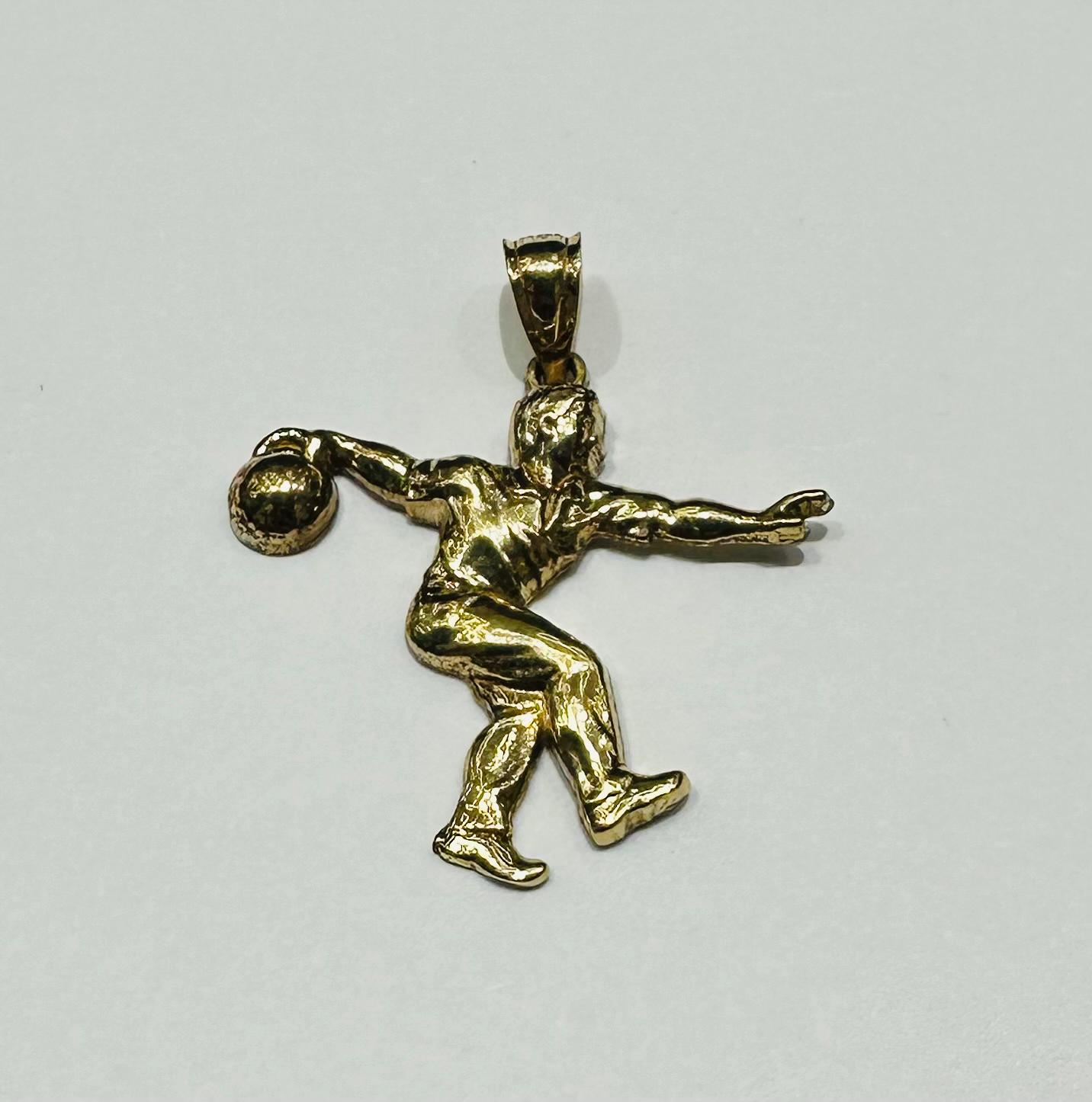 10K GOLD BASKETBALL PLAYER PENDANT-  WEIGHT: 1.2gm
