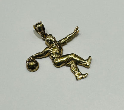 10K GOLD BASKETBALL PLAYER PENDANT-  WEIGHT: 1.2gm