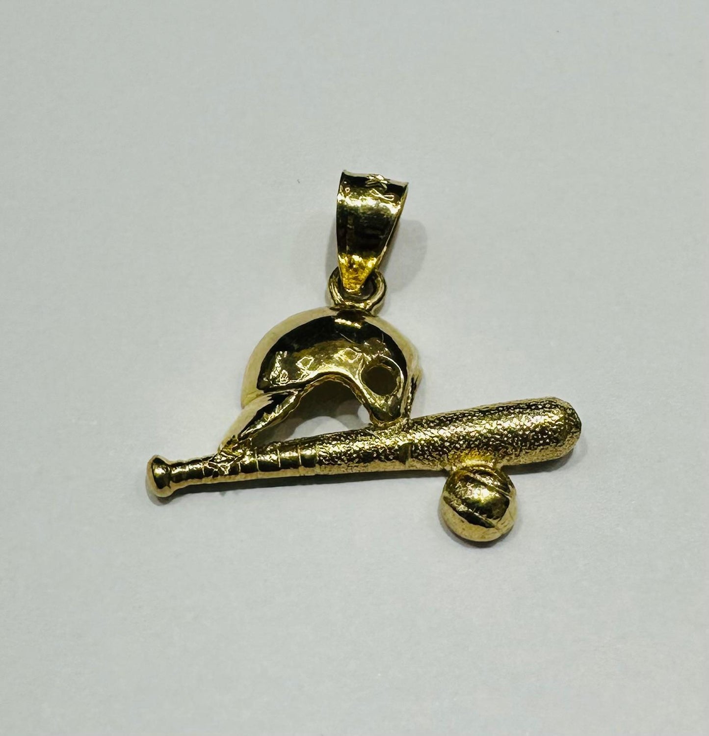 10K GOLD BASEBALL KIT PENDANT-  WEIGHT: 1.6gm