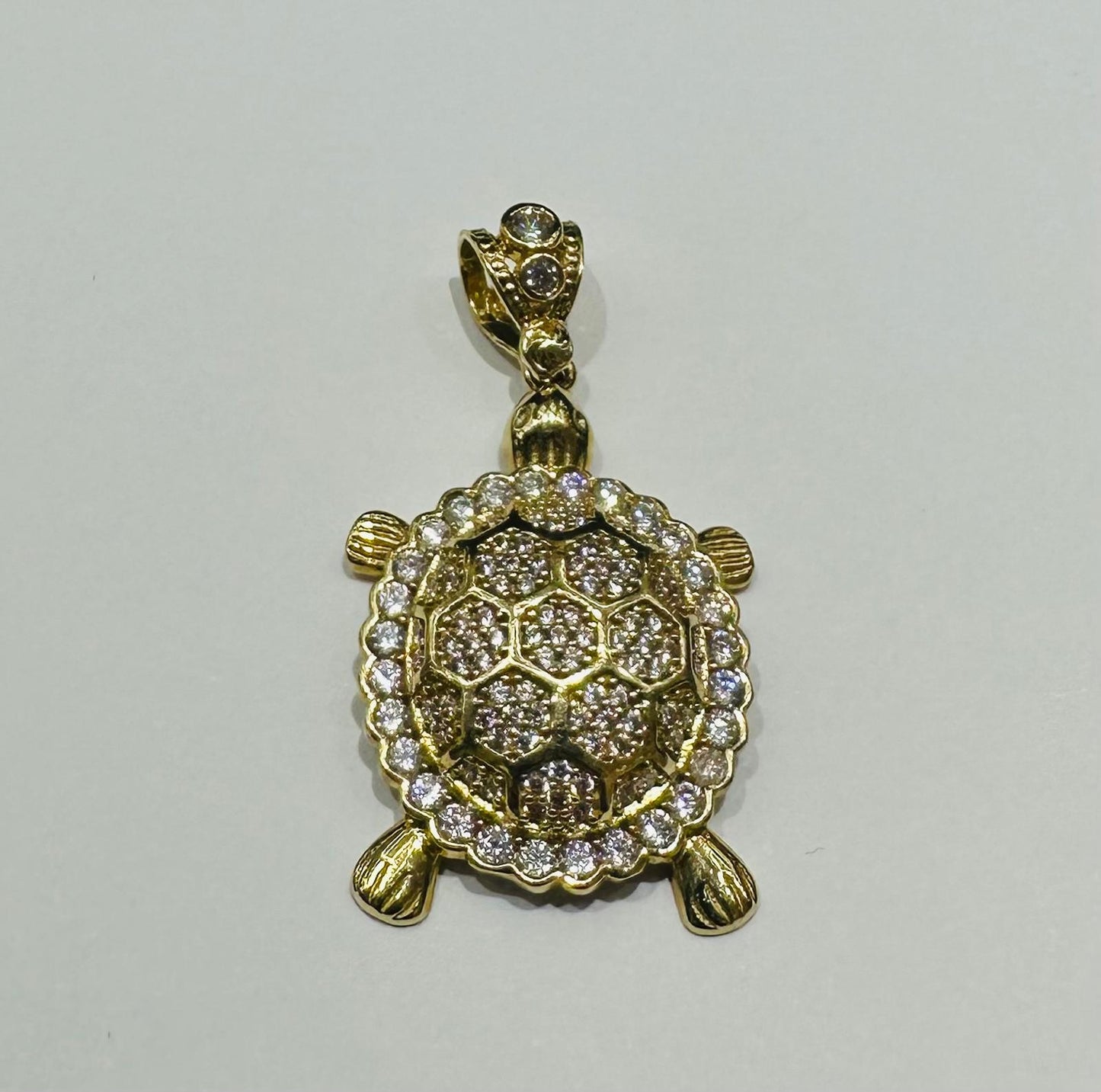 10K GOLD TURTLE WITH WHITE SAPPHIRE-  WEIGHT: 6.1gm