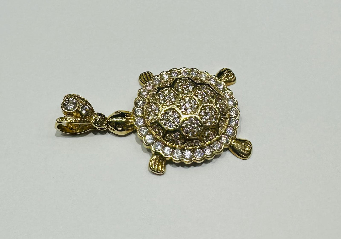 10K GOLD TURTLE WITH WHITE SAPPHIRE-  WEIGHT: 6.1gm