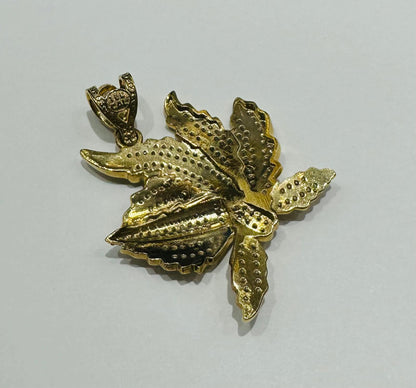10K GOLD LEAF PENDANT WITH SAPPHIRE STONES- WEIGHT: 7.5gm