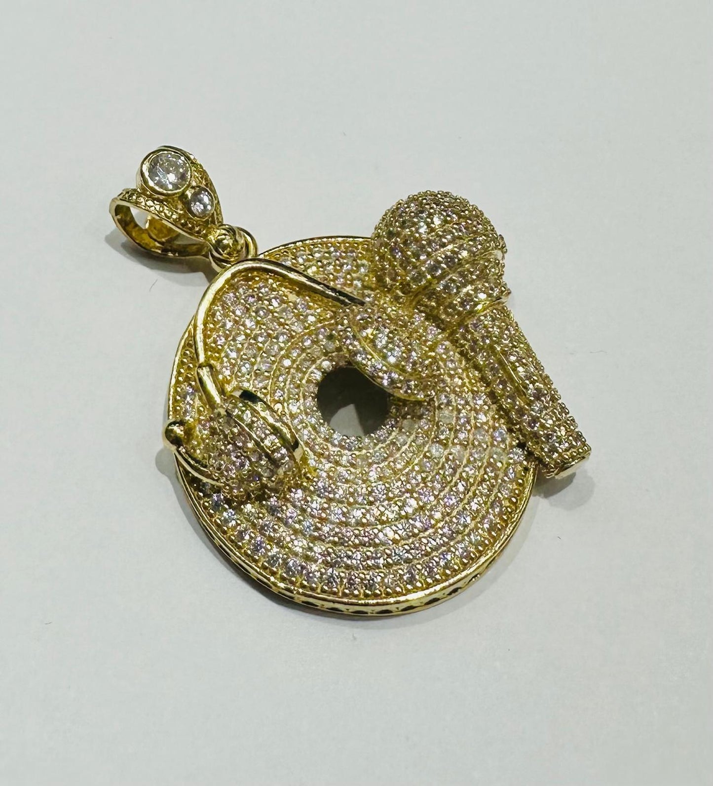 10K GOLD HEADPHONE, MIC, DISC  PENDANT WITH WHITE SAPPHIRE- WEIGHT: 15.4gm