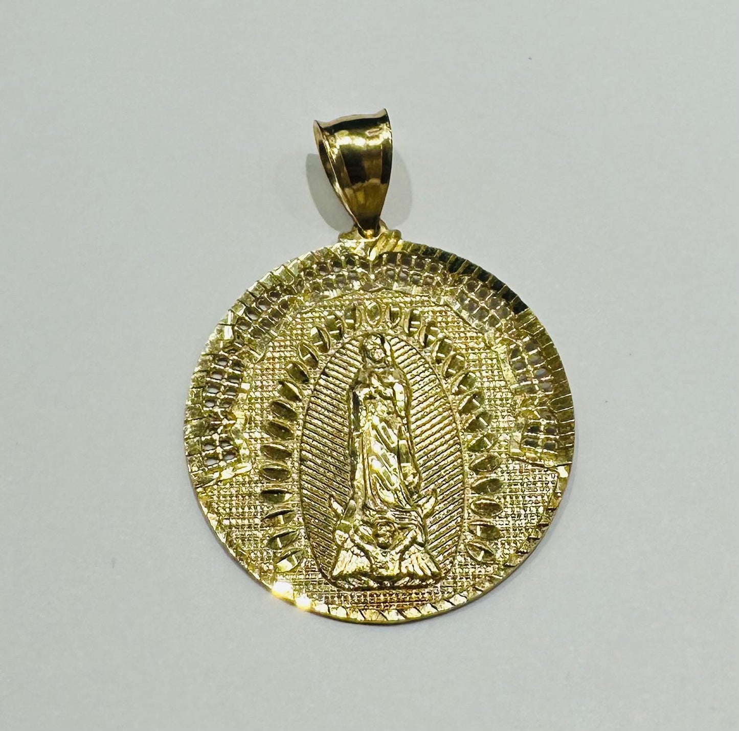 10K GOLD VIRGIN MARY PENDANT- WEIGHT: 5.1gm