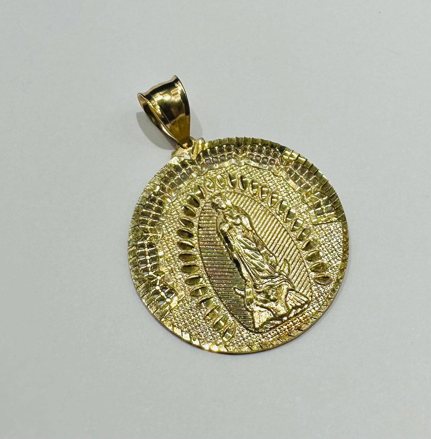 10K GOLD VIRGIN MARY PENDANT- WEIGHT: 5.1gm