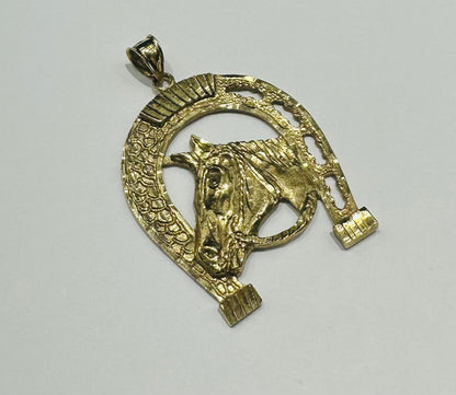 10K GOLD HORSESHOE HORSE PENDANT- WEIGHT: 8.2gm