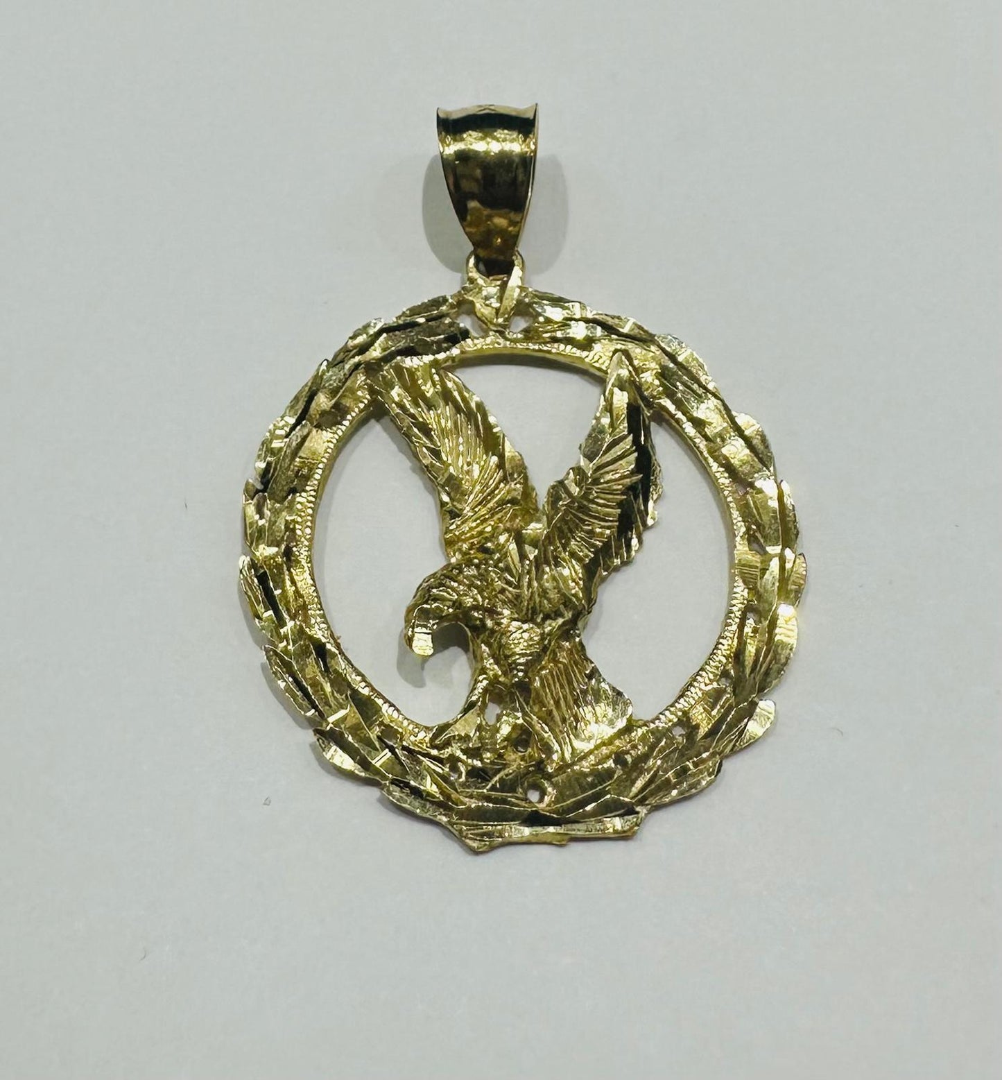 10K GOLD ROUND EAGLE PENDANT- WEIGHT: 5.9gm