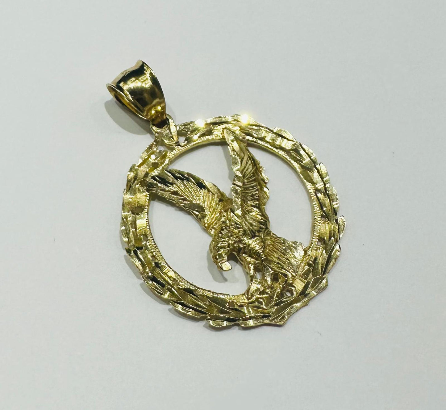 10K GOLD ROUND EAGLE PENDANT- WEIGHT: 5.9gm