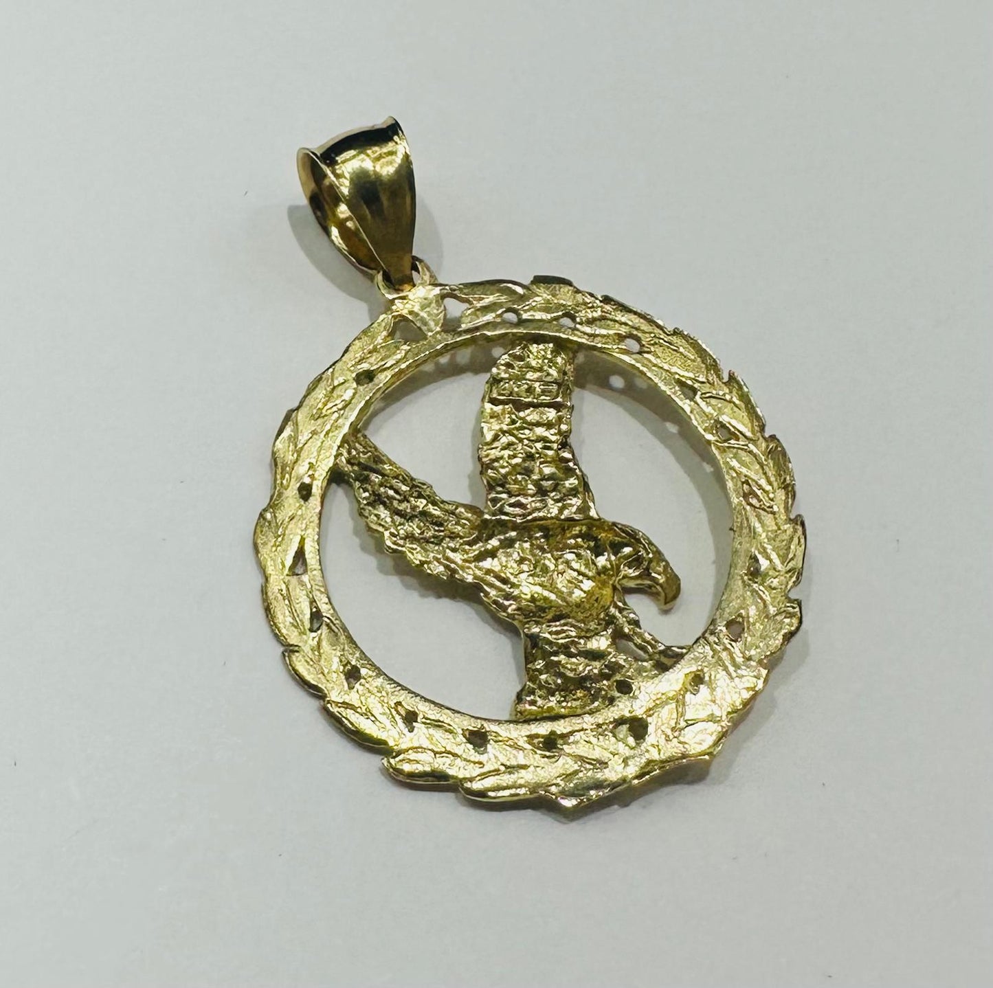 10K GOLD ROUND EAGLE PENDANT- WEIGHT: 5.9gm