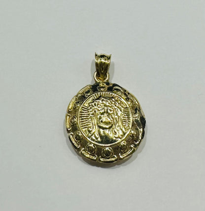 10K GOLD ROUND JESUS/ VIRGIN MARY PENDANT- WEIGHT: 2.4gm