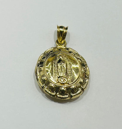 10K GOLD ROUND JESUS/ VIRGIN MARY PENDANT- WEIGHT: 2.4gm