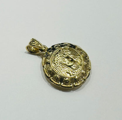 10K GOLD ROUND JESUS/ VIRGIN MARY PENDANT- WEIGHT: 2.4gm