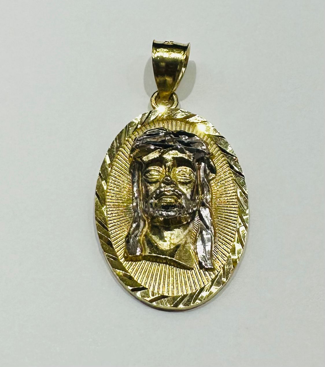 10K GOLD TWO TONED JESUS FACE PENDANT- WEIGHT: 4.0gm
