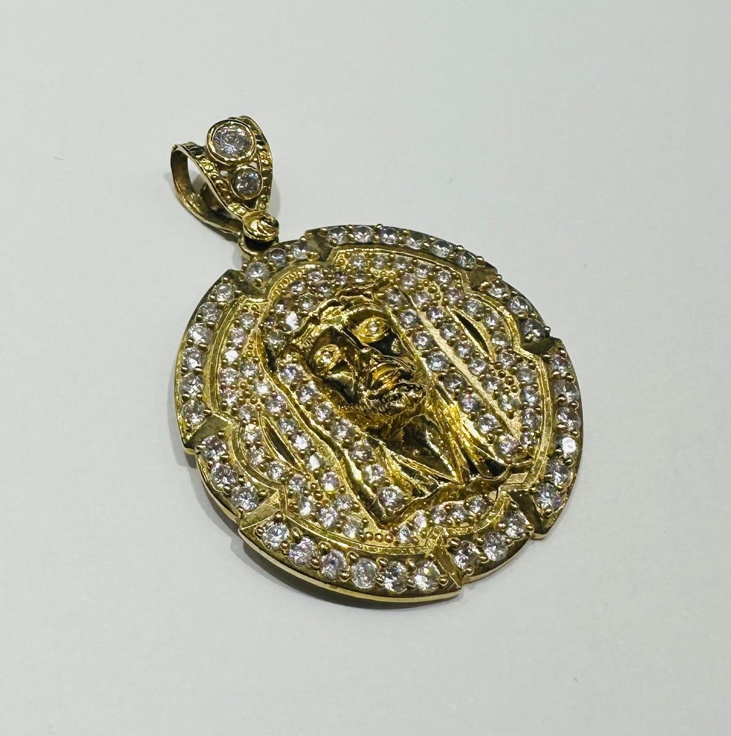 10K GOLD JESUS FACE PENDANT WITH WHITE SAPPHIRE- WEIGHT: 8.3gm