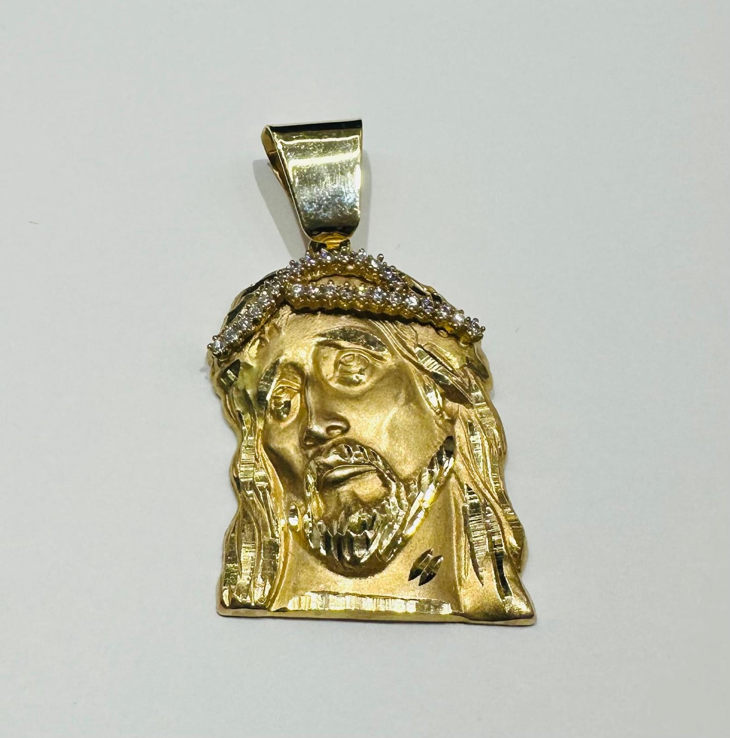 10K GOLD JESUS FACE PENDANT WITH WHITE SAPPHIRE- WEIGHT: 15.2gm