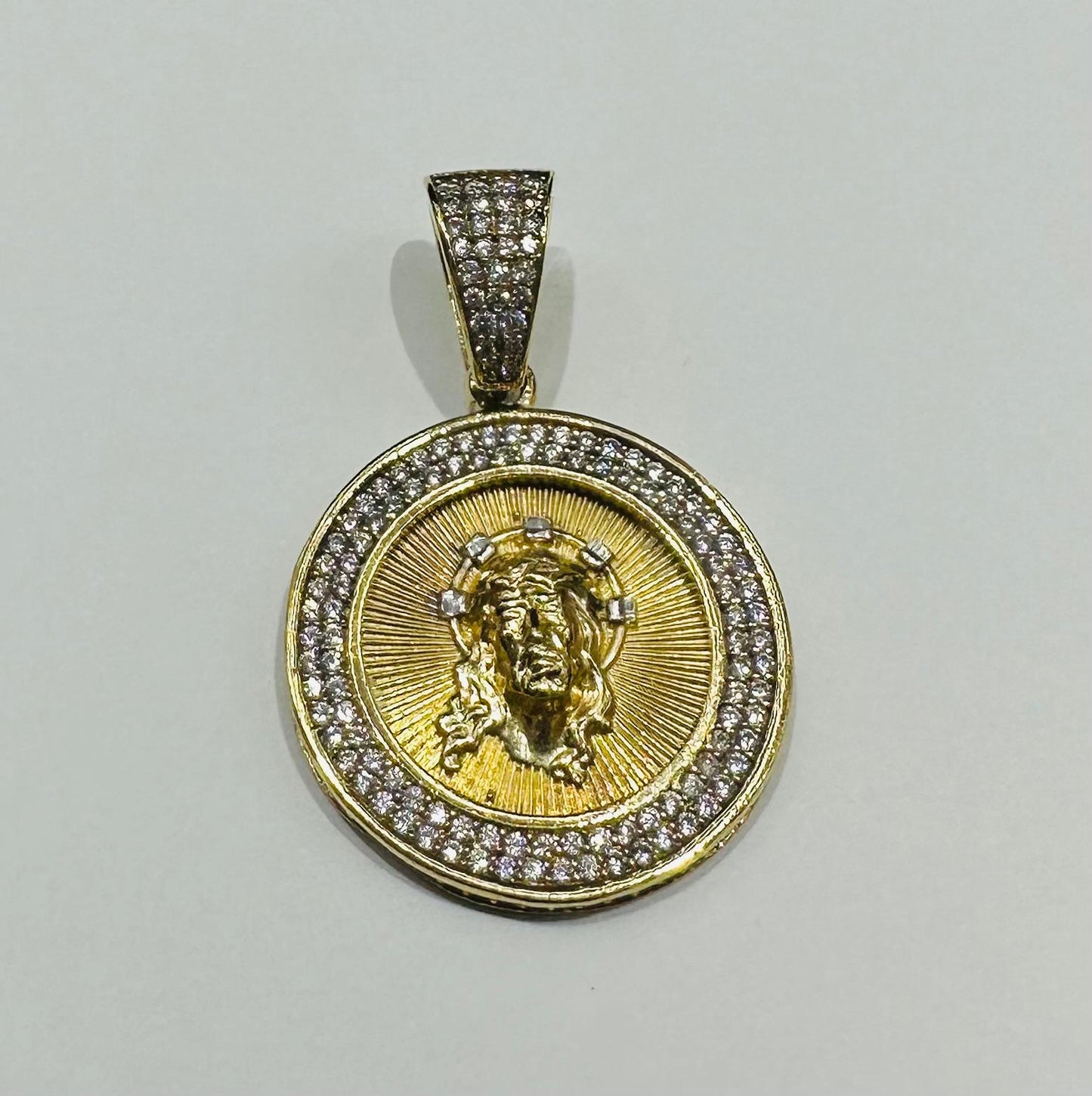 10K GOLD ROUND JESUS FACE PENDANT WITH WHITE SAPPHIRE- WEIGHT: 7.8gm