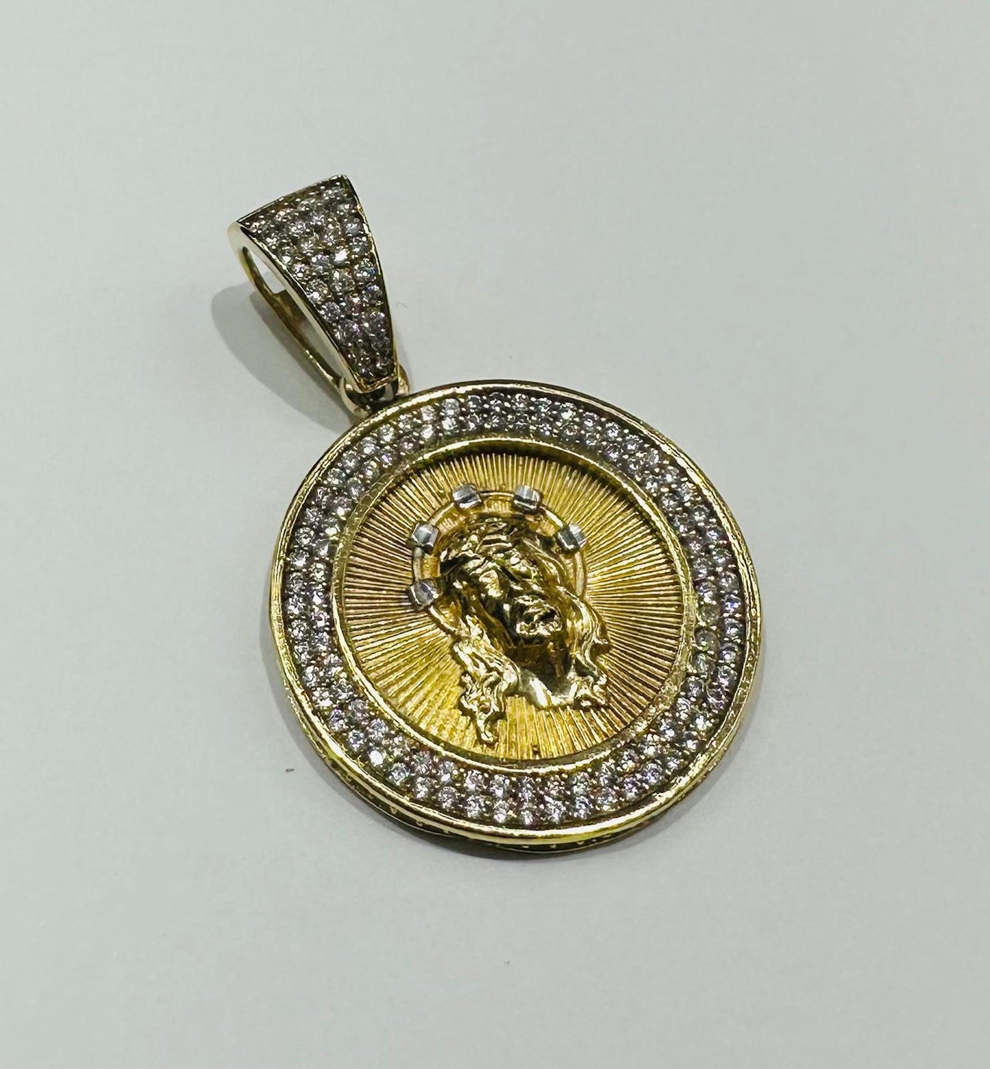 10K GOLD ROUND JESUS FACE PENDANT WITH WHITE SAPPHIRE- WEIGHT: 7.8gm