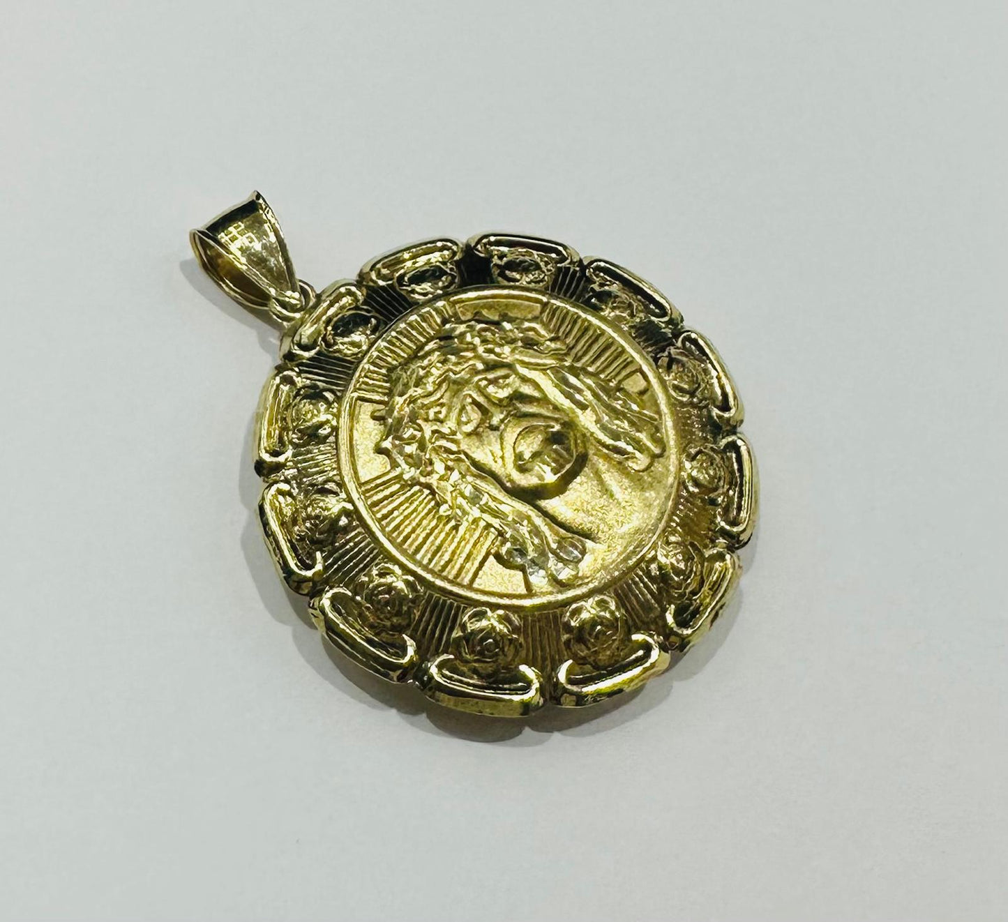 10K GOLD JESUS/VIRGIN MARY PENDANT- WEIGHT: 11.1gm