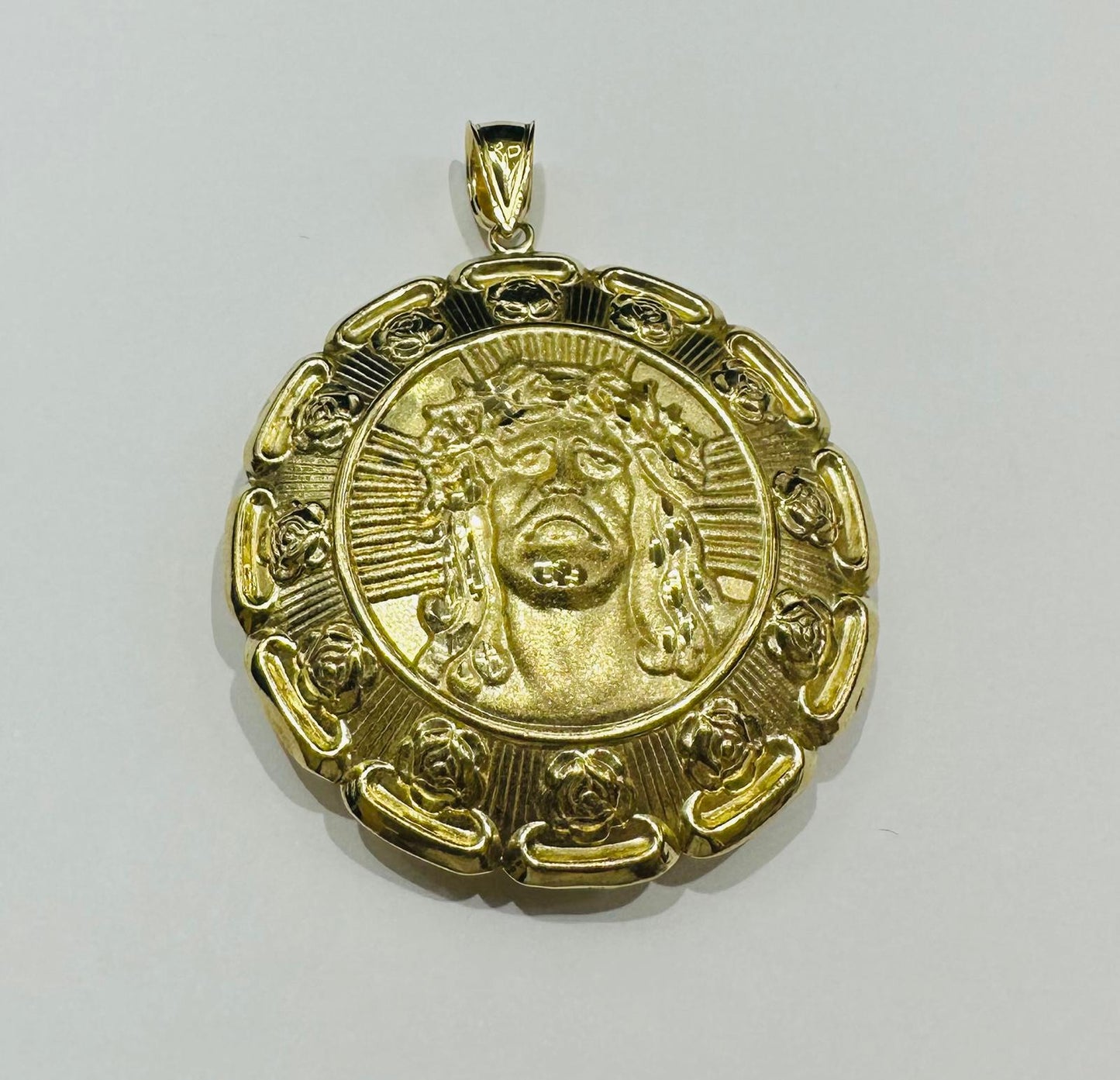 10K GOLD JESUS/VIRGIN MARY PENDANT- WEIGHT: 27.6gm