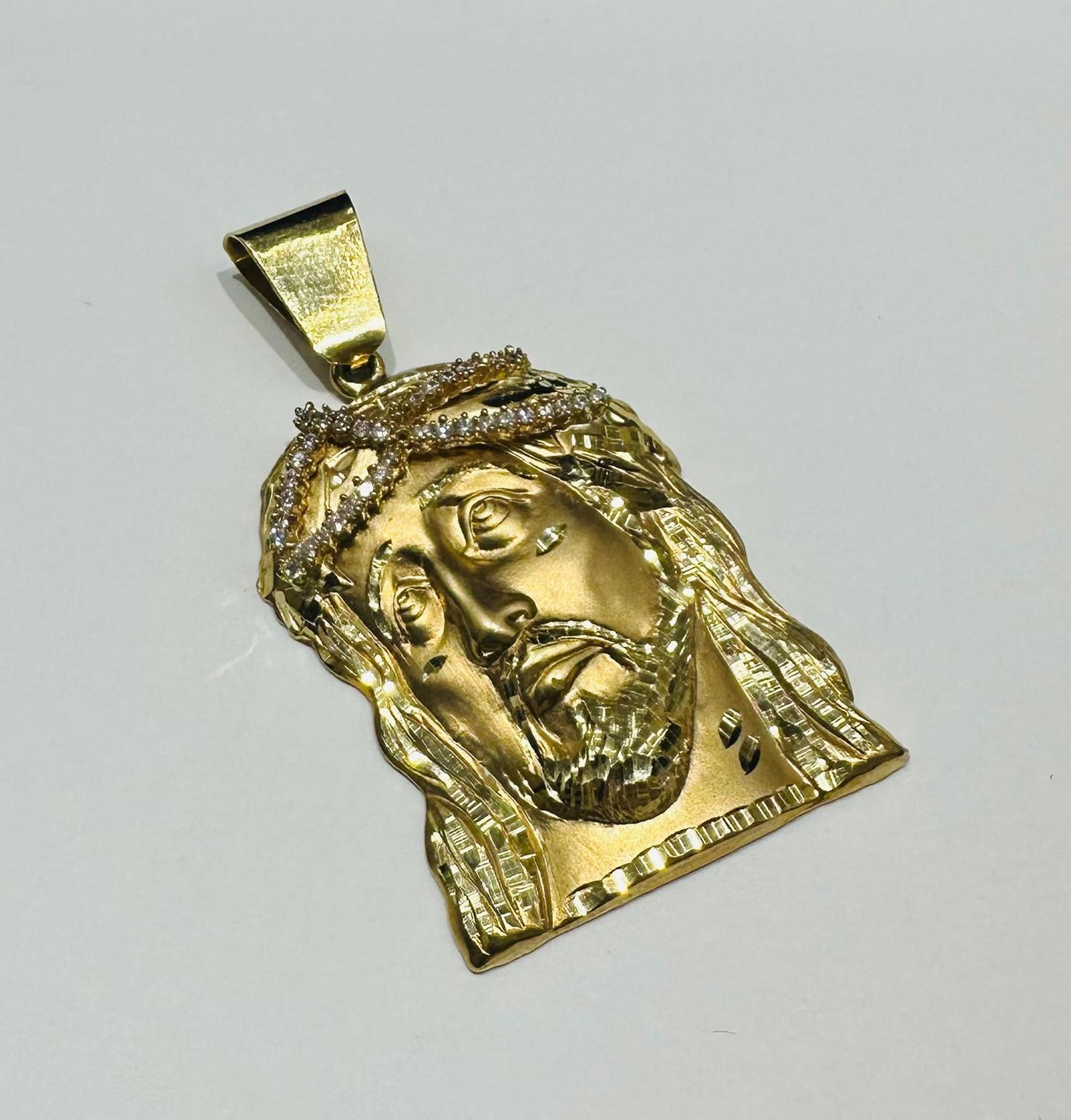 10K GOLD JESUS FACE PENDANT WITH WHITE SAPPHIRE- WEIGHT: 14.3gm