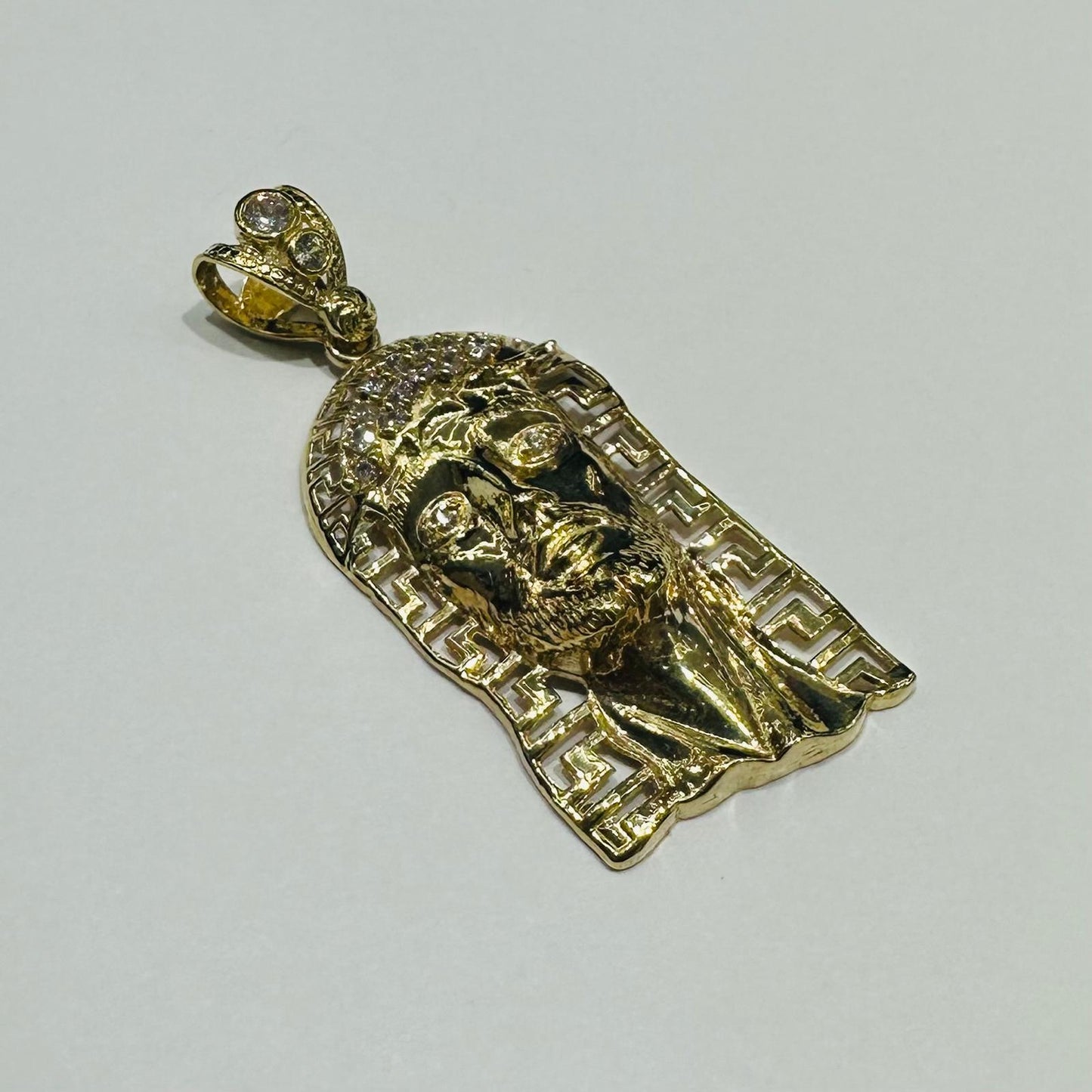 10K GOLD JESUS PENDANTWITH WHITE SAPPHIRE- WEIGHT: 4.1gm