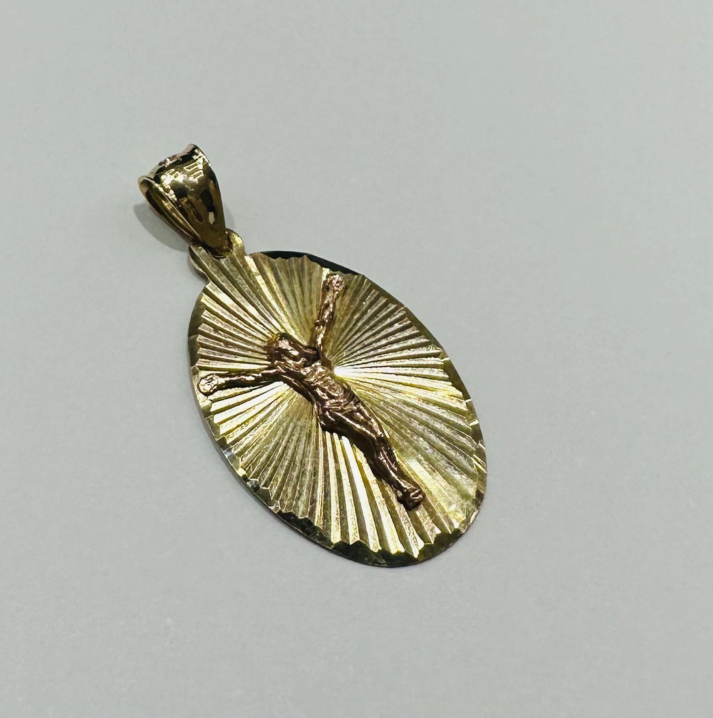 10K GOLD TWO TONED JESUS PENDANT- WEIGHT: 3.0gm