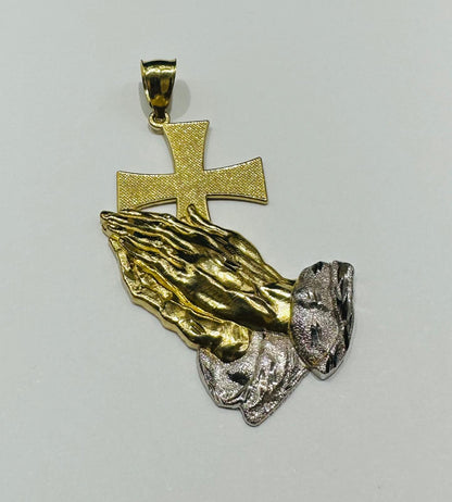 10K GOLD TWO TONED PRAYING HANDS CROSS PENDANT- WEIGHT: 5.8gm