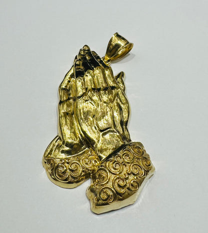 10K GOLD NUGGET PRAYING HANDS PENDANT- WEIGHT: 14.8gm