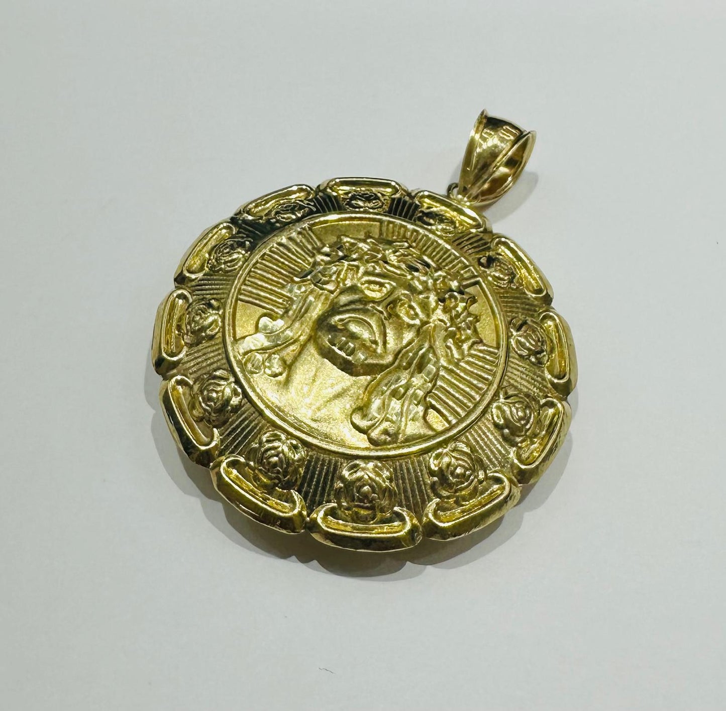 10K GOLD JESUS/VIRGIN MARY PENDANT- WEIGHT: 18.8gm