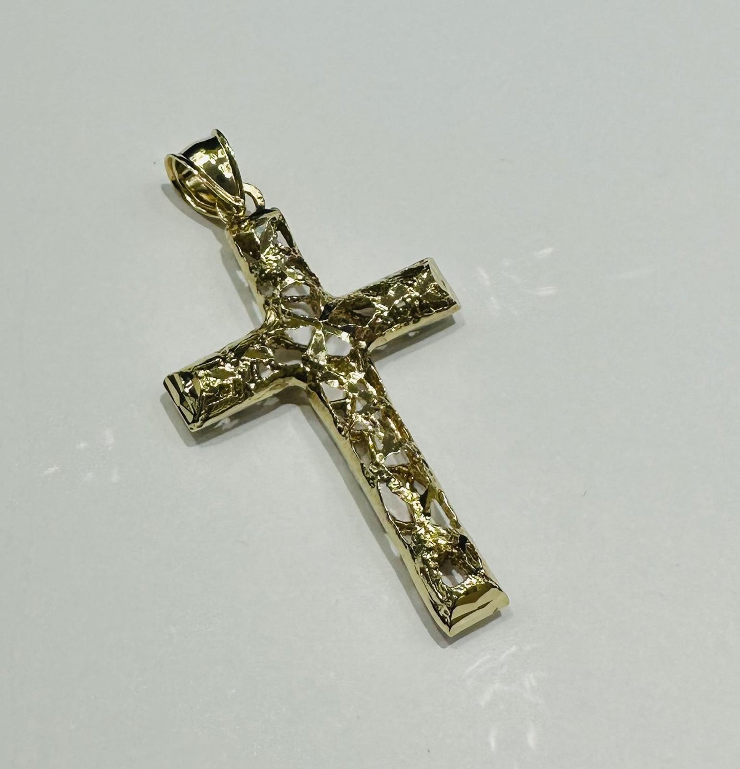 10K GOLD CROSS PENDANT- WEIGHT: 4.1gm