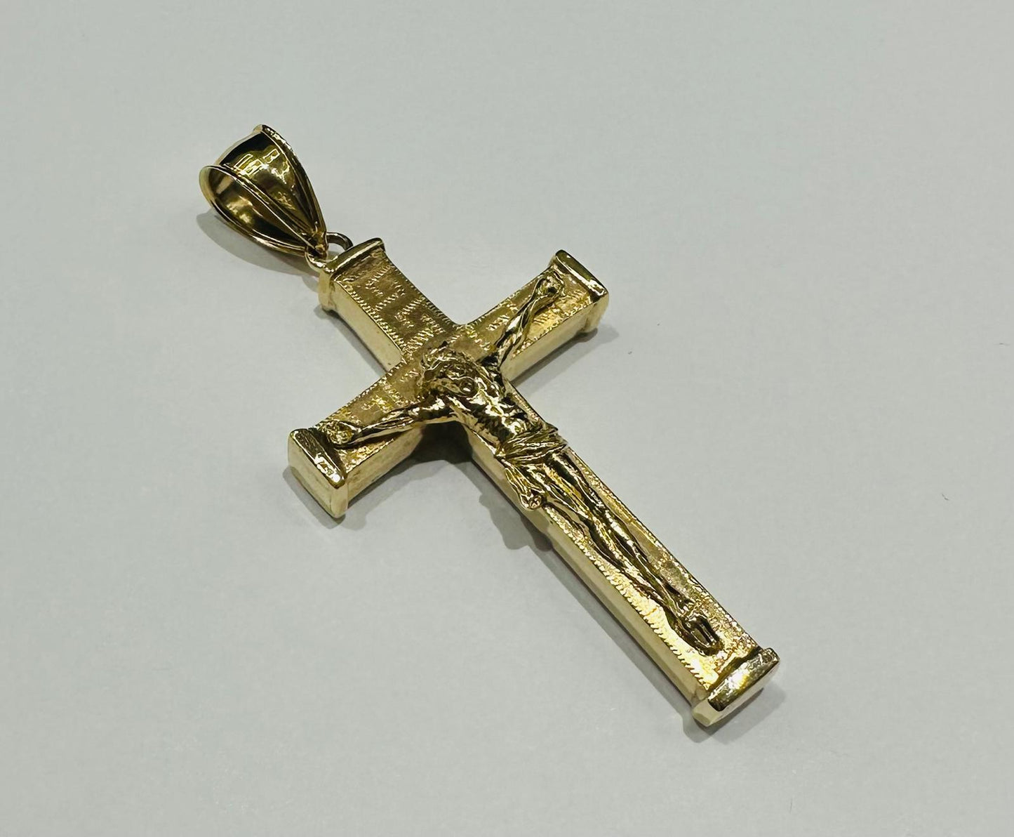 10K GOLD JESUS CROSS PENDANT- WEIGHT: 22.1gm