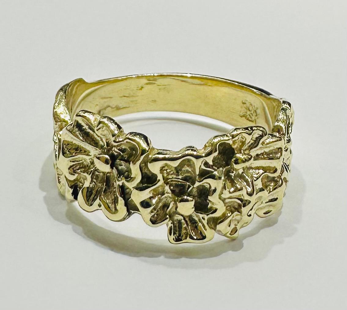 10K GOLD FLOWER RING- WEIGHT: 3.3gm
