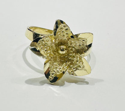 10K GOLD FLOWER RING- WEIGHT: 2.4gm