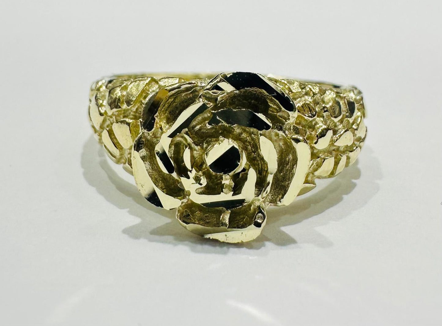 10K GOLD FLOWER NUGGET RING- WEIGHT: 3.5gm