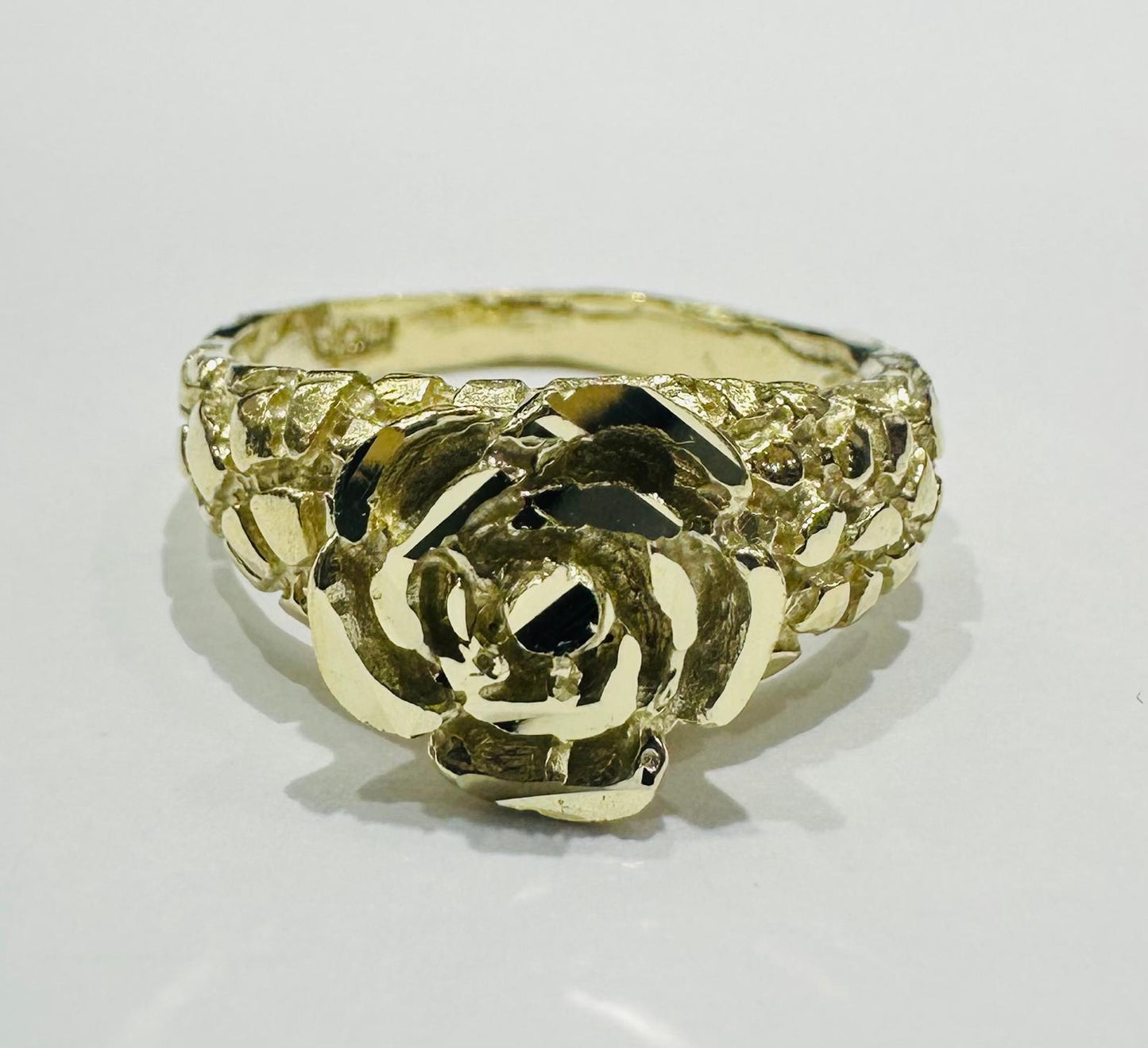 10K GOLD FLOWER NUGGET RING- WEIGHT: 3.5gm