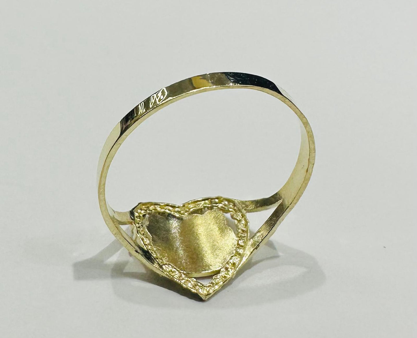 10K GOLD HEART KITTY RING- WEIGHT: 1.7gm