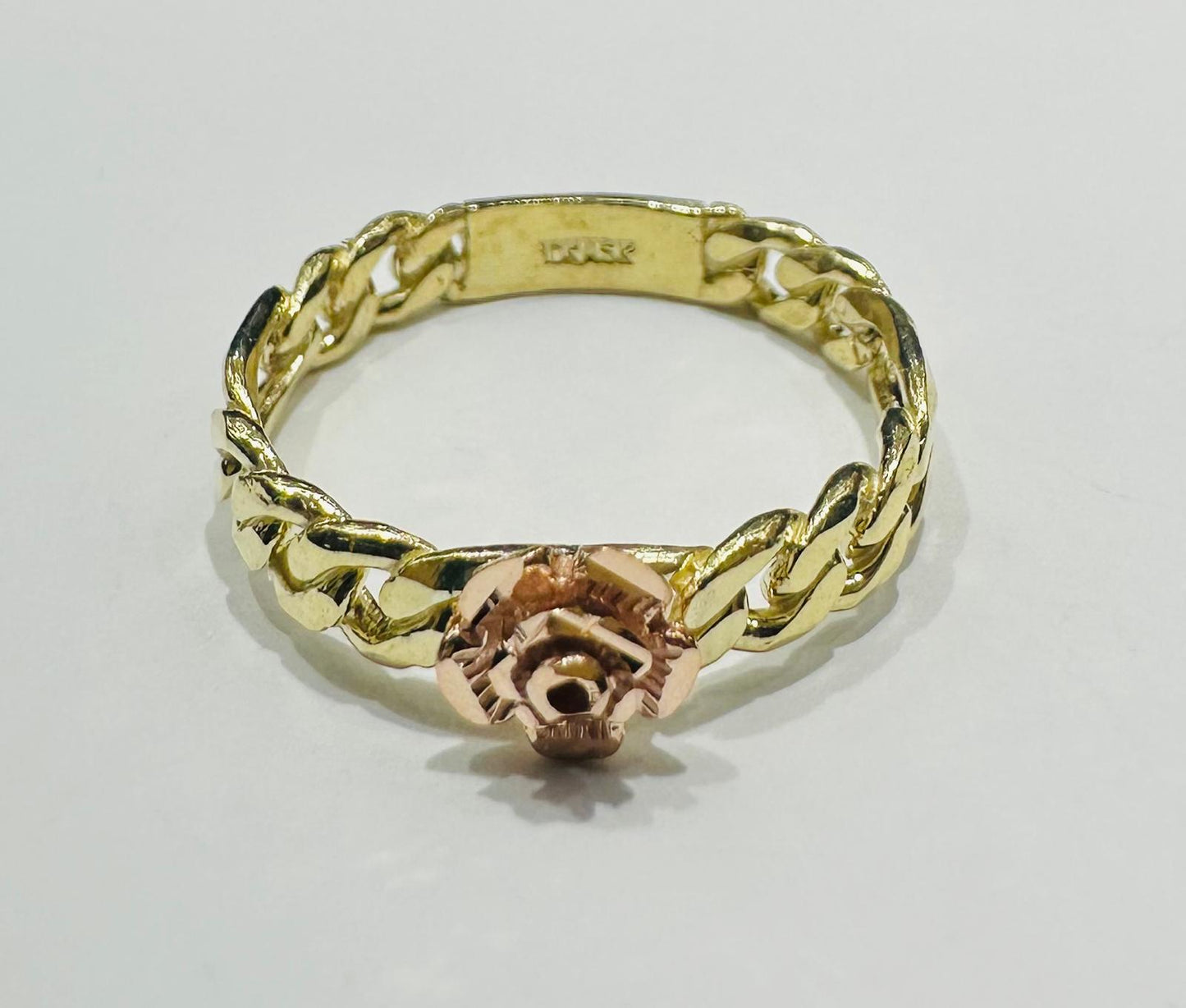 10K GOLD TWO TONED FLOWER RING- WEIGHT: 3.0gm