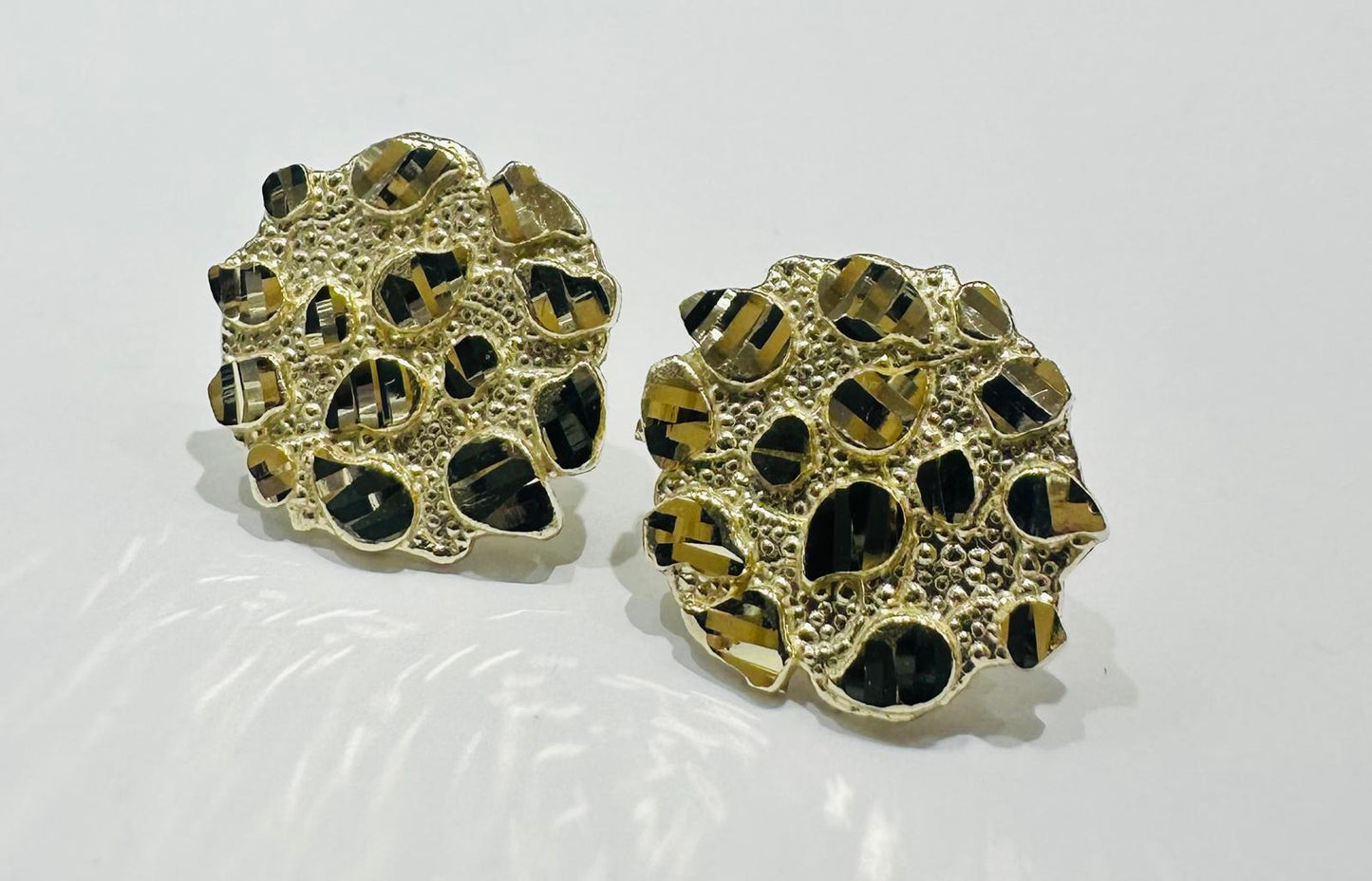 10K GOLD ROUND NUGGET EARRINGS- WEIGHT: 2.8gm