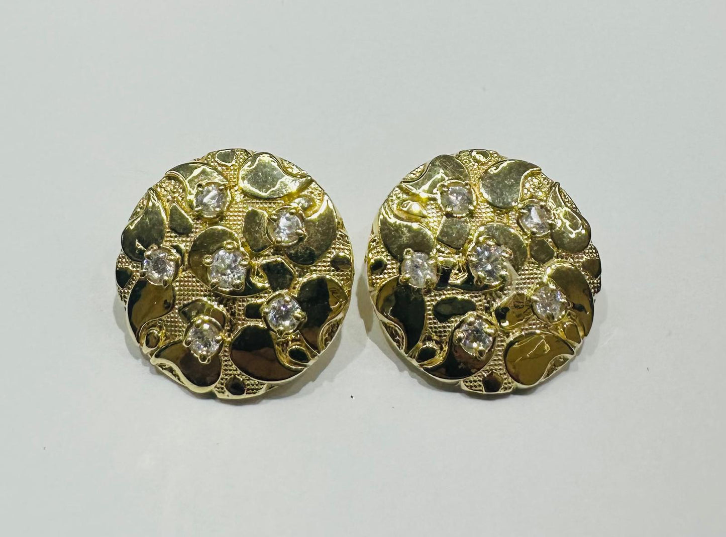 10K GOLD ROUND WHITE SAPPHIRE EARRINGS- WEIGHT: 3.8gm