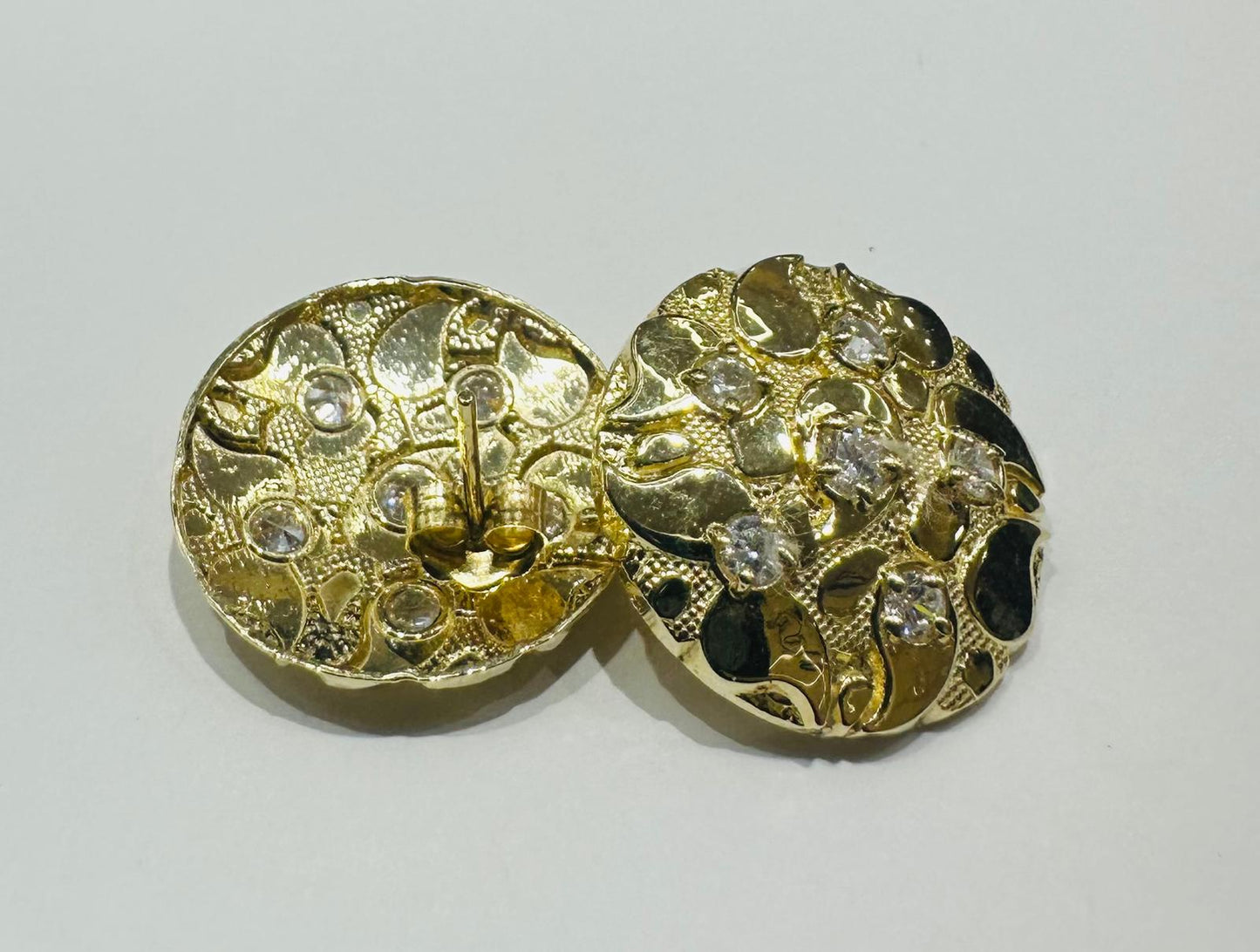 10K GOLD ROUND WHITE SAPPHIRE EARRINGS- WEIGHT: 3.8gm