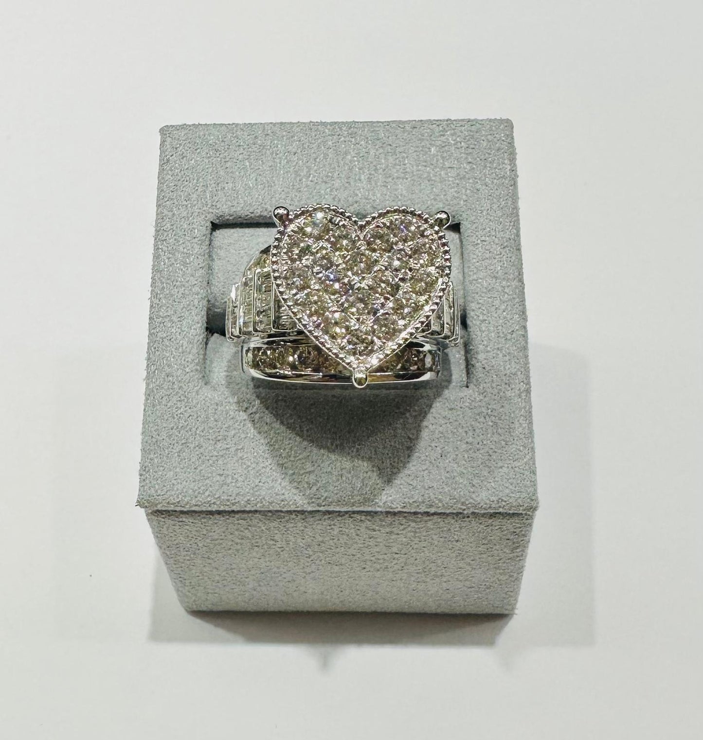 10K WHITE GOLD NATURAL DIAMOND HEART RING- WEIGHT: 3.000CT