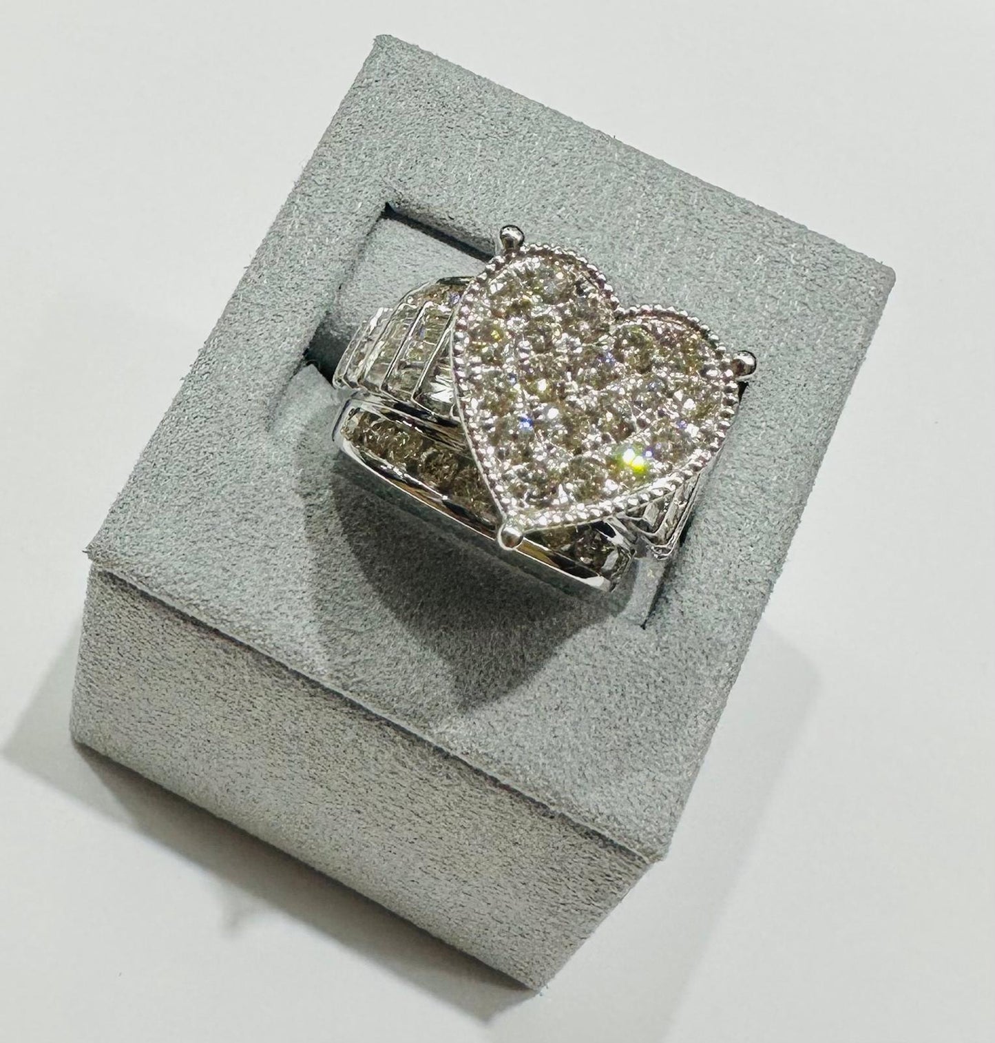 10K WHITE GOLD NATURAL DIAMOND HEART RING- WEIGHT: 3.000CT