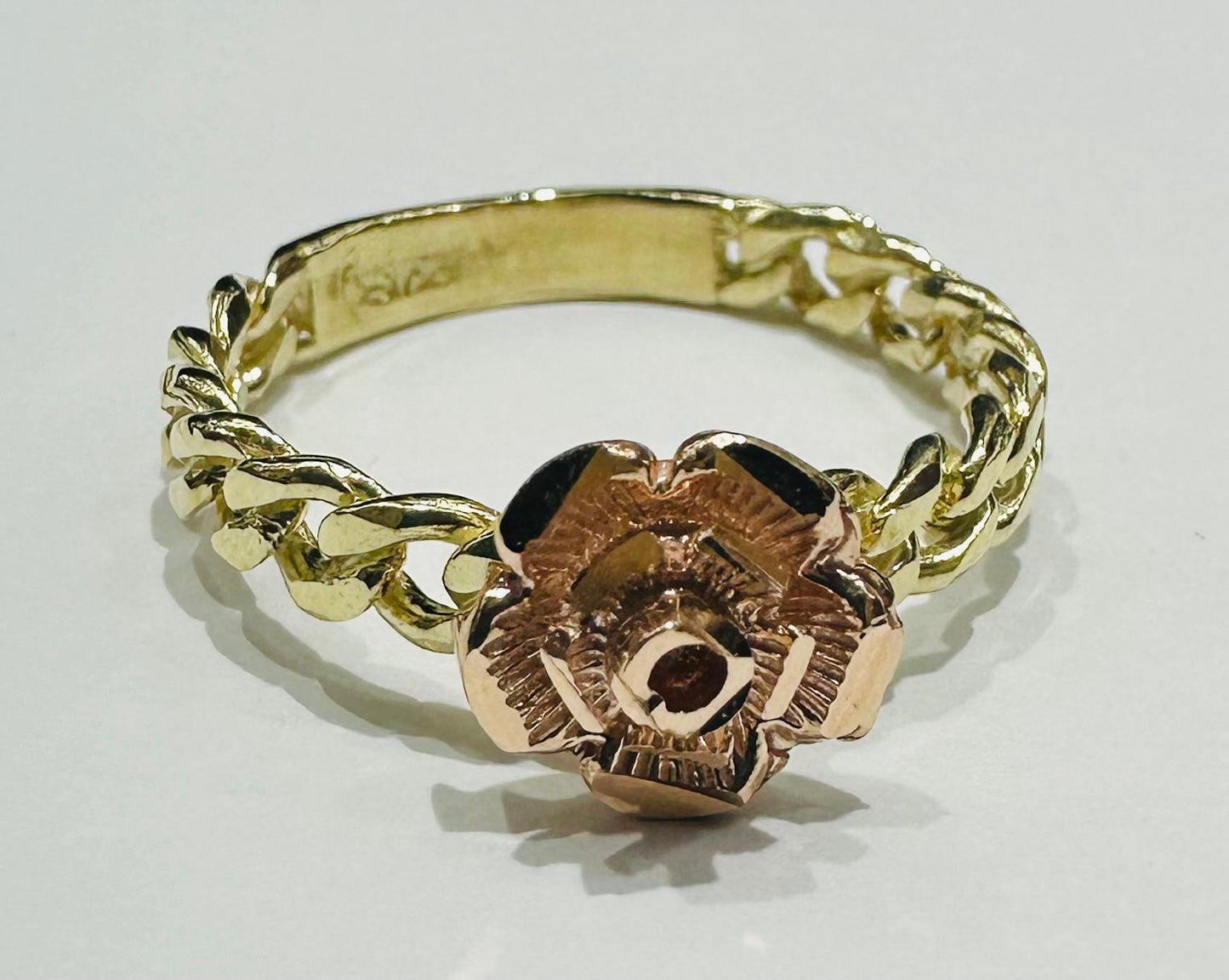 10K GOLD TWO TONED FLOWER RING- WEIGHT: 3.0gm
