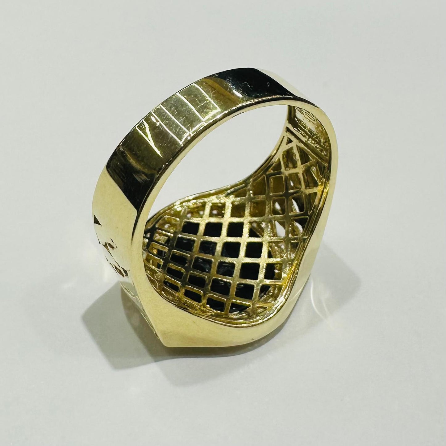 10K GOLD ANCHOR RING WITH WHITE SAPPHIRE- WEIGHT: 7.9gm